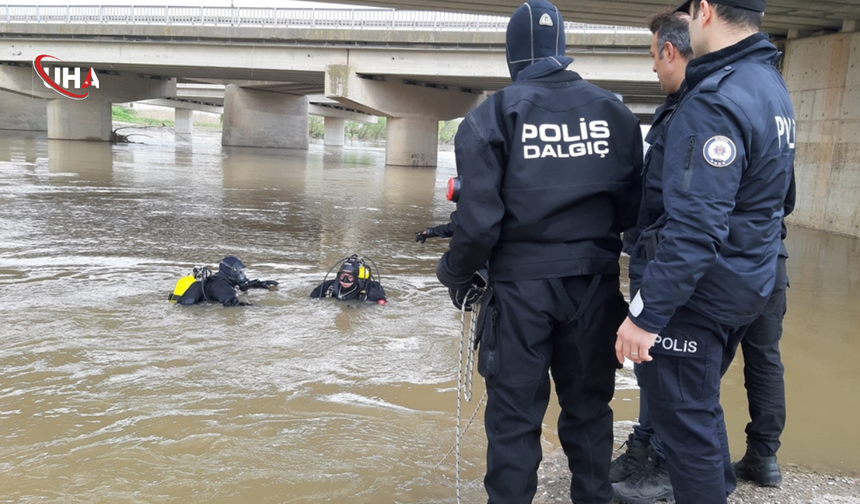 Aracıyla Dereye Gömülen Sürücü Hayatını Kaybetti