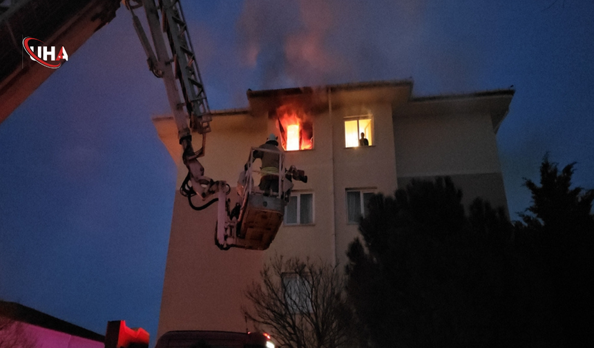 Yangında Can Pazarı: 4’üncü Katta Mahsur Kalan Vatandaş Kurtarıldı