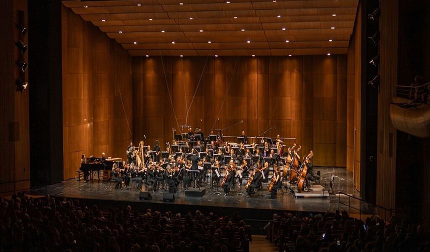 Eldar Mansurov’un Dev Eseri AKM’de Büyük İlgi Gördü