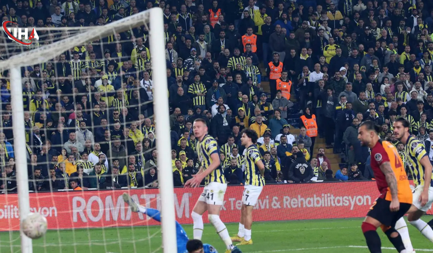 Galatasaray Derbide Fenerbahçe’yi 3-0 Mağlup Etti Zirveye Yerleşti