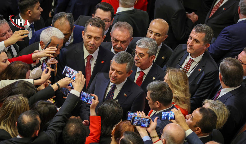 Özgür Özel: Elimize Bayrağı Verenlere Hürmeten Görevimizin Başındayız