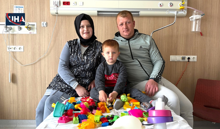 3 Yaşındaki Göktuğ Kalp Nakli Beklerken İlaçla Hayata Tutundu