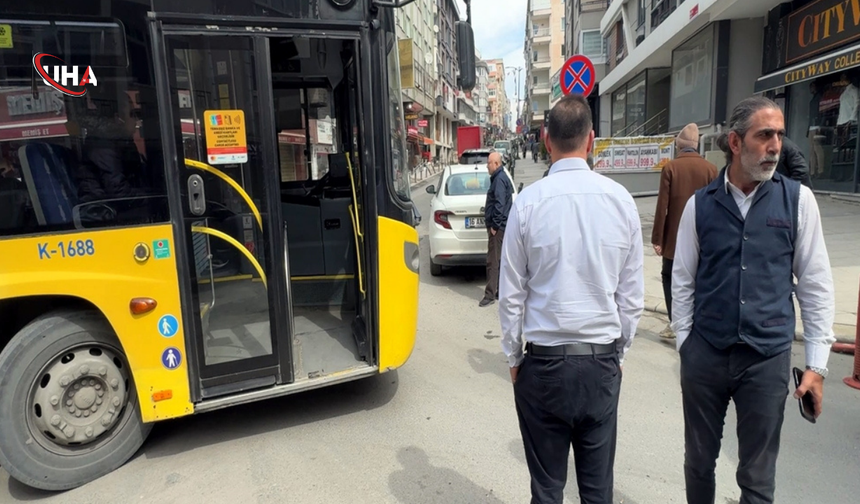 Kavşağa Aracını Bırakıp Gitti: İstanbul Avcılar'da Trafik Gerginliği