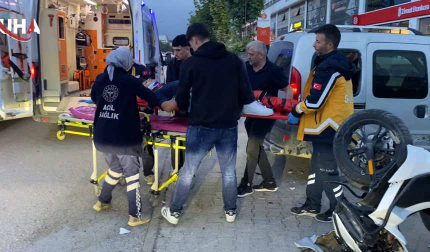 Motosiklet Hafif Ticari Araca Çarptı, Sürücü ve Yolcu Yaralandı