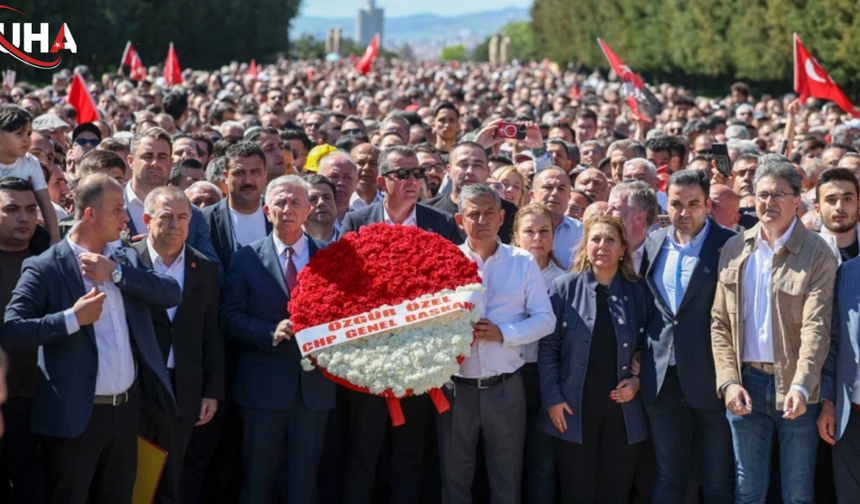 Özgür Özel'in Anıtkabir Ziyaretinde Çelenk Krizi