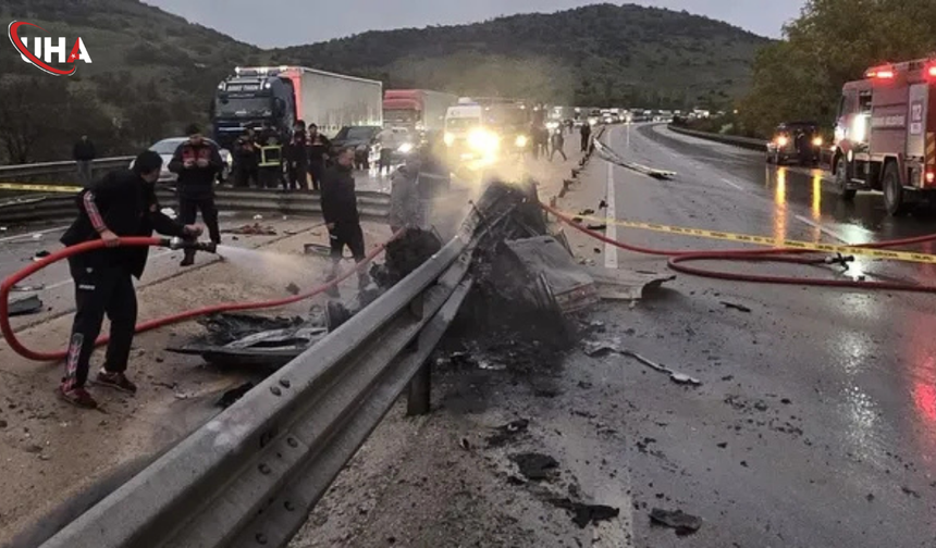 Bariyere Çarpan Otomobil Kül Oldu: Bir Kişi Yaşamını Yitirdi