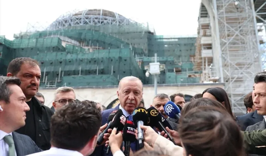 Cumhurbaşkanı Erdoğan Gazetecilere Lokum İkram Etti: Ben Dikkat Ediyorum