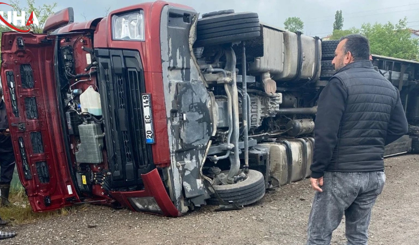 Ören Mevkisinde Feci Kaza: TIR Devrildi, 6 Kişi Yaralandı