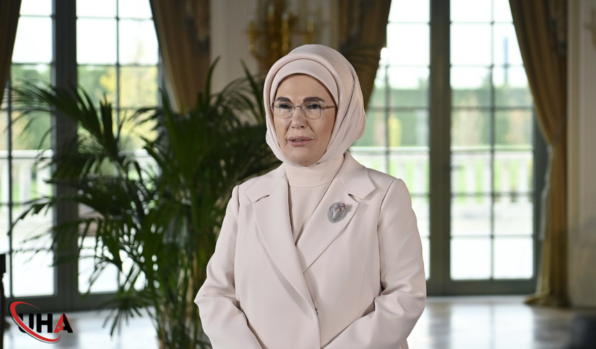 Emine Erdoğan’dan Kutlama: Ebelerimiz Annelerin En Önemli Rehberidir