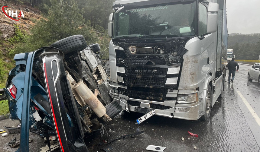 Kontrolden Çıkan TIR Karşı Şeride Daldı: 1 Ölü, 4 Yaralı