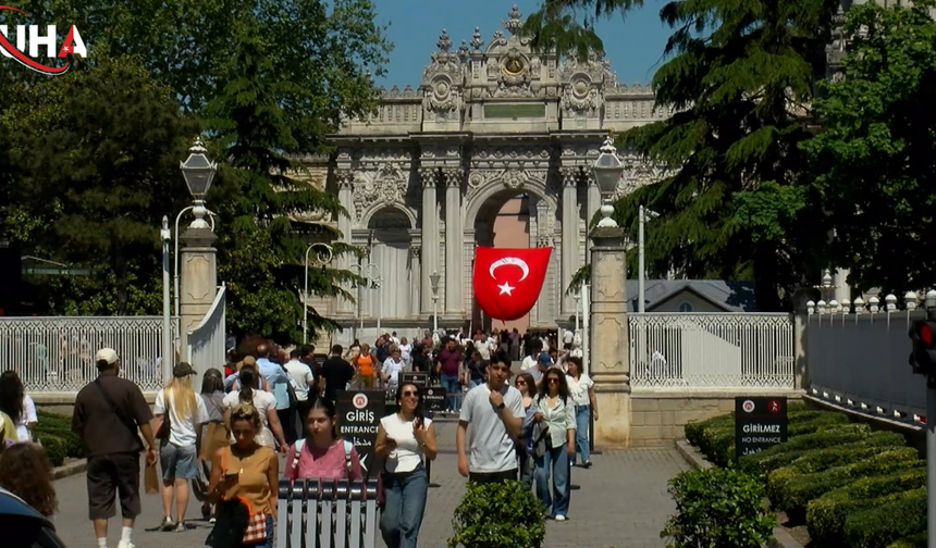 19 Mayıs'ta Dolmabahçe'de Binlerce Vatandaş