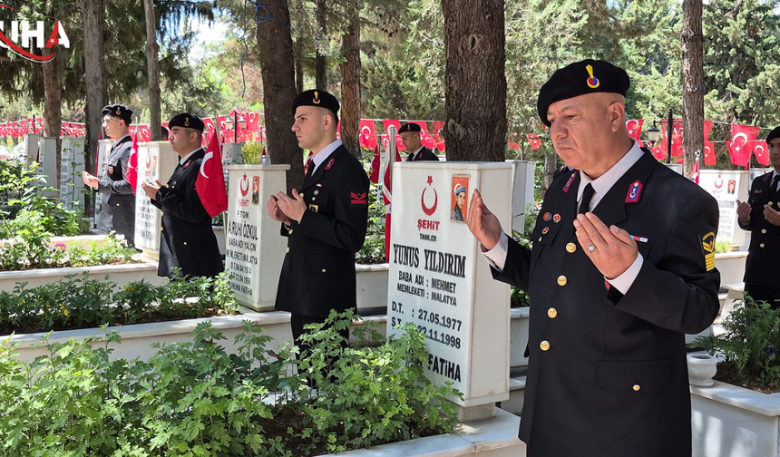 Malatya'da Protokol Üyelerinden Şehitlik Ziyareti