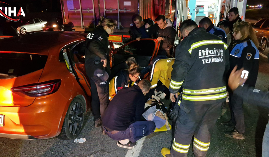 Marmaraereğlisi'nde Trafik Kazası: Otomobil TIR'ın Dorsesine Çarptı