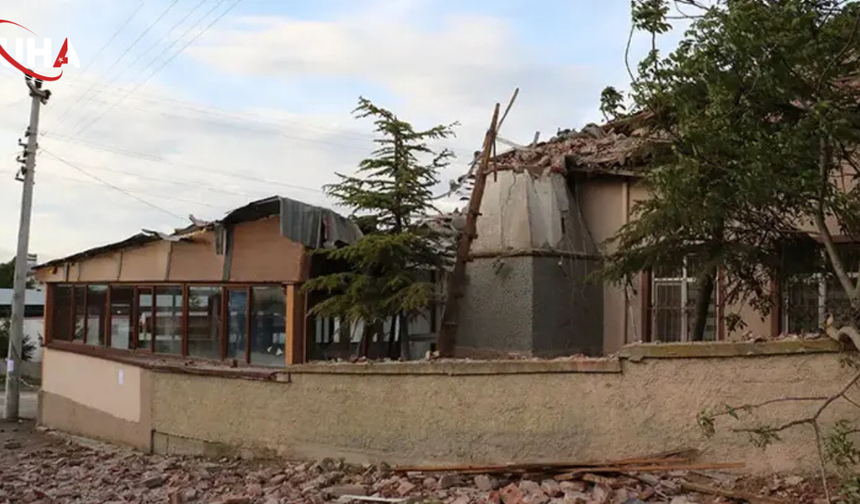 Yassıhöyük’te Korkutan Olay: Yıldırım Camiyi Vurdu