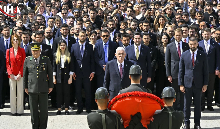 Müsavat Dervişoğlu’ndan Anıtkabir’de Atatürk’e Saygı Ziyareti