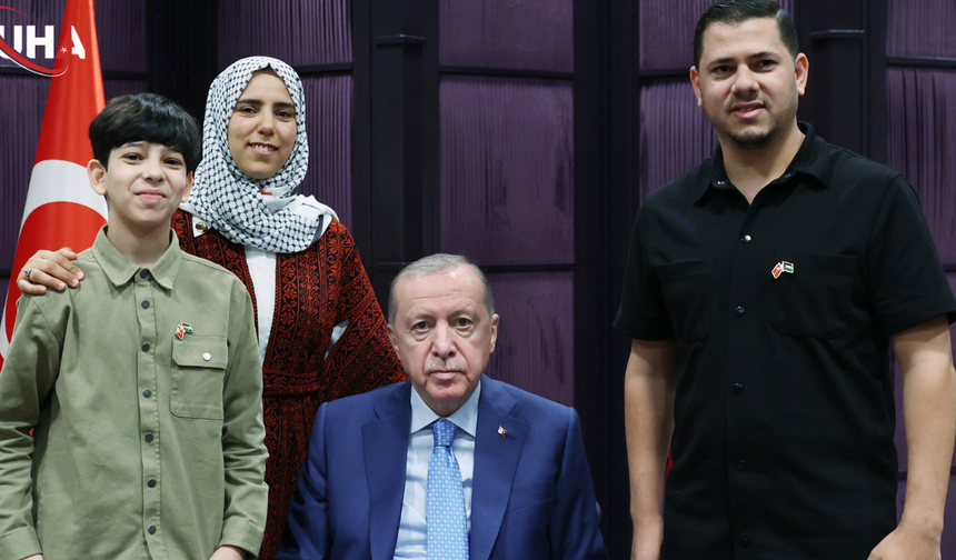 Cumhurbaşkanı Erdoğan, Sosyal Medyada Gazze'yi Dünyaya Anlatan Ebu Cezer Ailesini Kabul Etti