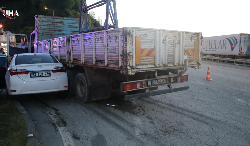 Rize’de Otomobil ile Kamyon Çarpıştı: 1'i Bebek, 6 Yaralı