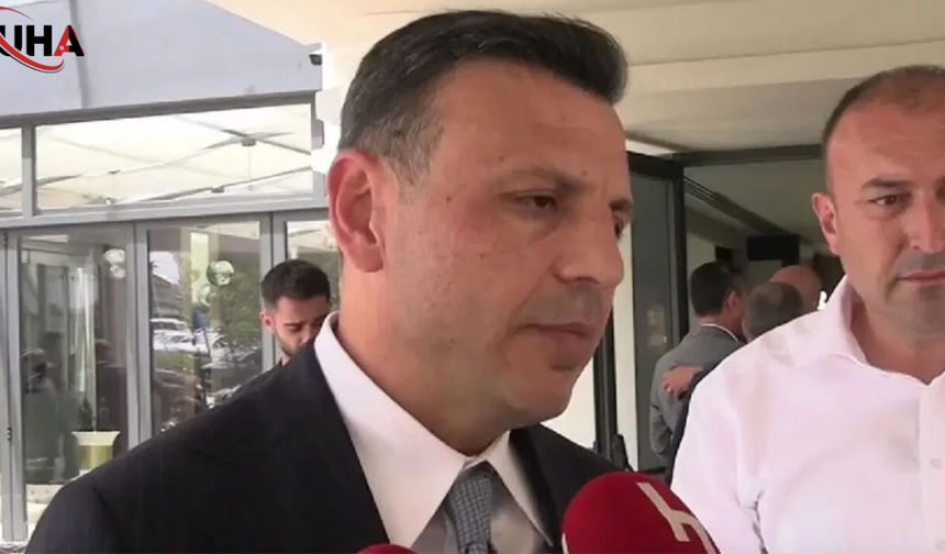 Özgür Çelik Duyurdu: CHP'de Kurultay İmzaları Teslim Edildi