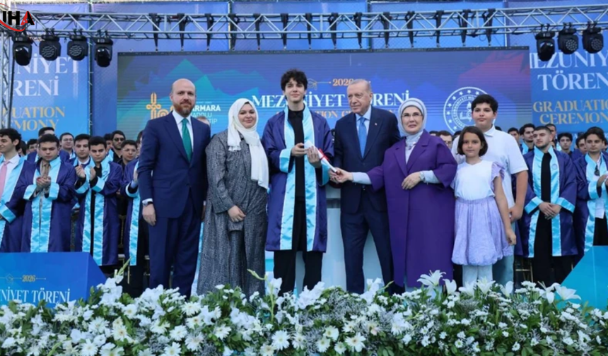 Cumhurbaşkanı Erdoğan Torununa Diplomasını Verdi