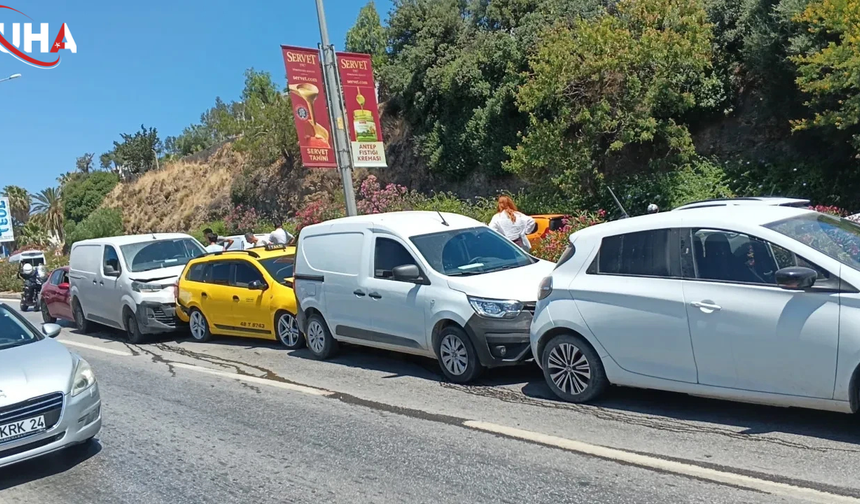 Bodrum'un En İşlek Caddesinde 5 Araçlık Zincirleme Kaza