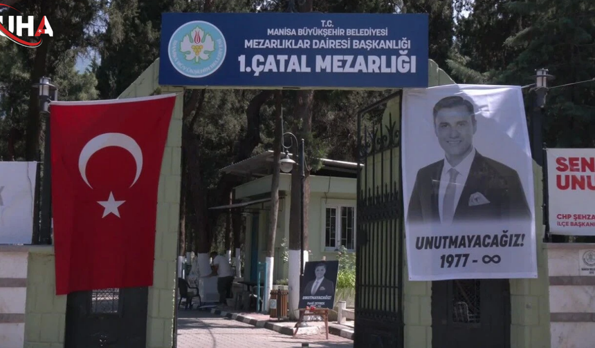 Ferdi Zeyrek Vefatının Birinci Yılında Dualarla Anıldı