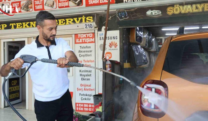 Hatay'da Dikkatli Çalışan Yanan Aracı Söndürdü