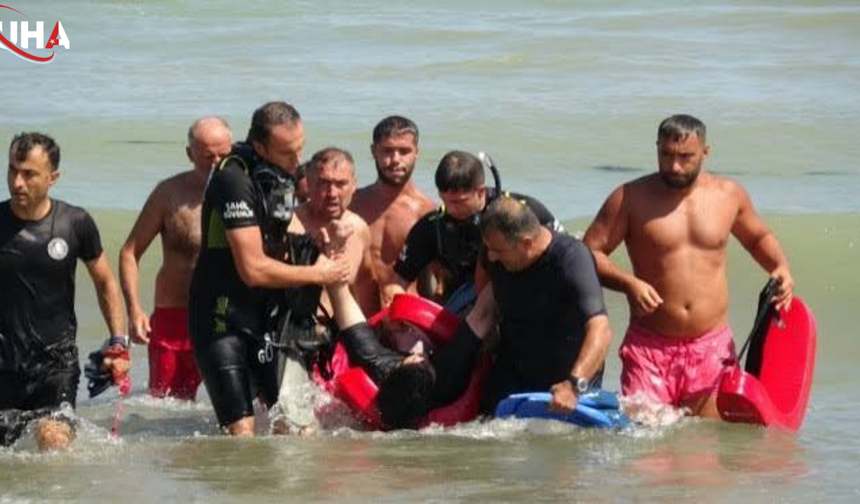 Karadeniz'de Can Pazarı: 6 Kişilik Aile Dalgalara Kapıldı, Anne Ve Baba Hayatını Kaybetti