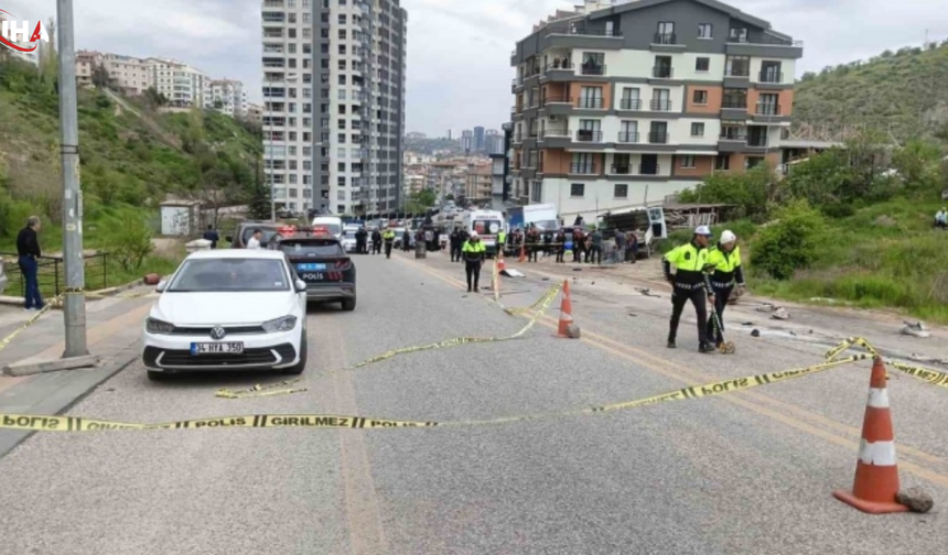 Ankara'da Hafriyat Kamyonları Çarpıştı: Alev Alev Yanan Araçlarda 2 İşçi Can Verdi