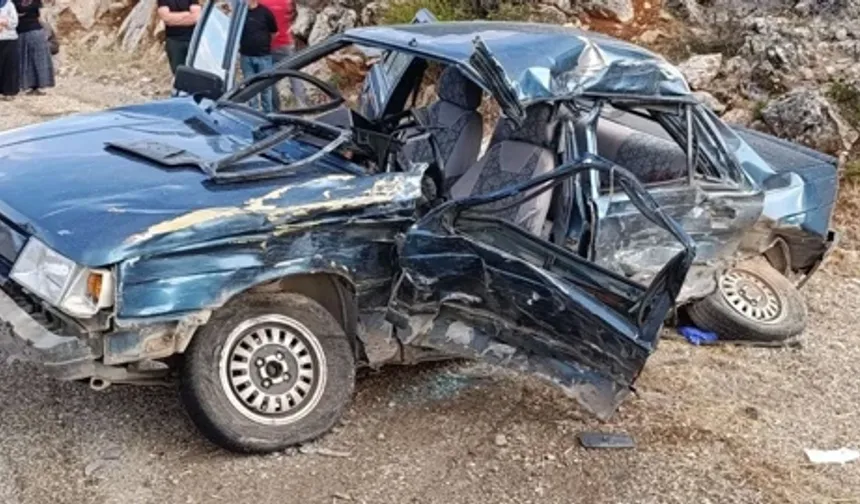 Konya'da Feci Kaza, Hurdaya Dönen Araçta Can Verdi