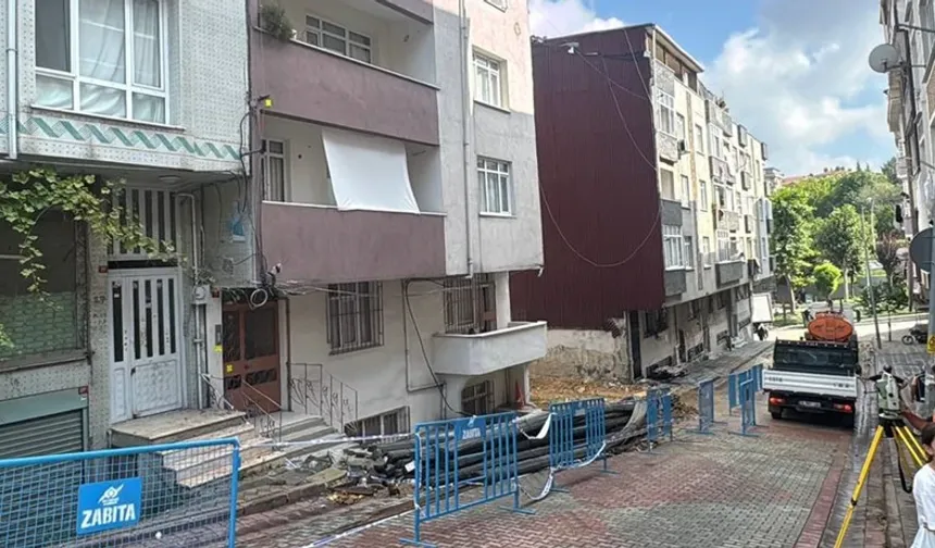 Sultangazi'de Kazı Paniği: Hasar Gören 3 Bina Tahliye Edildi