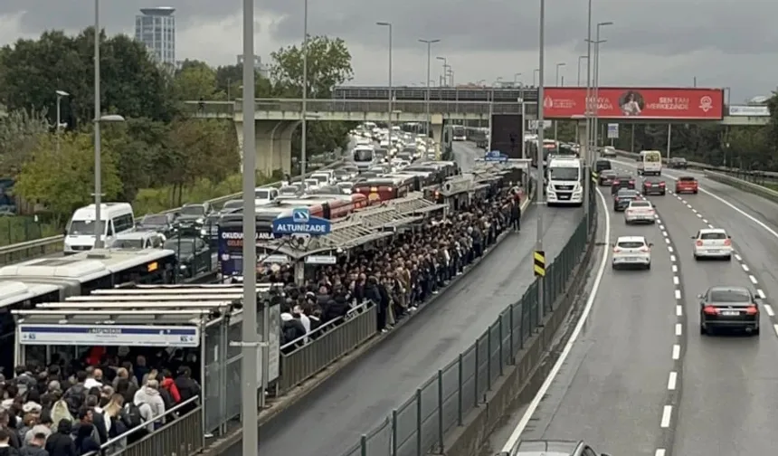 İstanbul'da Sağanak Esareti: Altunizade Kilitlendi