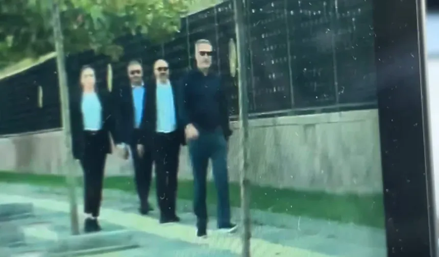 Ankara Sokaklarında Hakan Fidan Sürprizi! Altına düştüğü Not Dikkat Çekti…