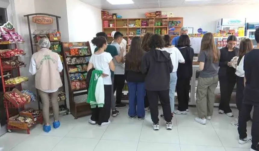 Okul Kantinlerinde Yeni Tarife: Tost-Ayran 130 TL, Simit 30 TL Oldu
