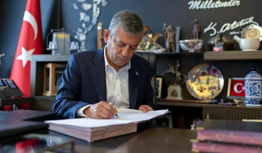 YENİ Parti’nin Adı Ne Olacak? Özgür Özel’in Masasındaki Alternatifler Belli Oldu