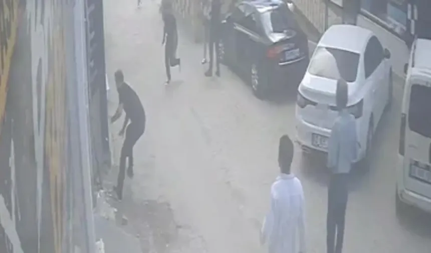 Kadına Engel Olmak İsteyen Genç Bıçaklandı