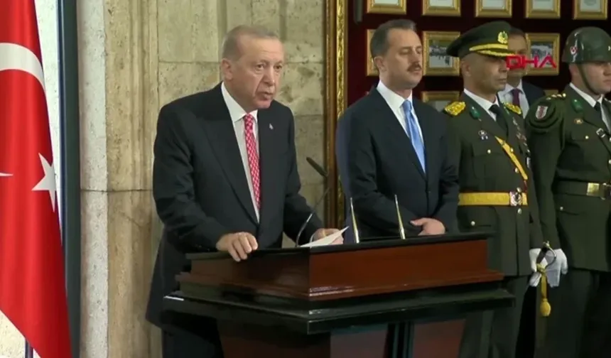 Cumhurbaşkanı Erdoğan Anıtkabir Özel Defteri'ni İmzaladı: Türkiye Yüzyılı Kararlılığımız Sürecek