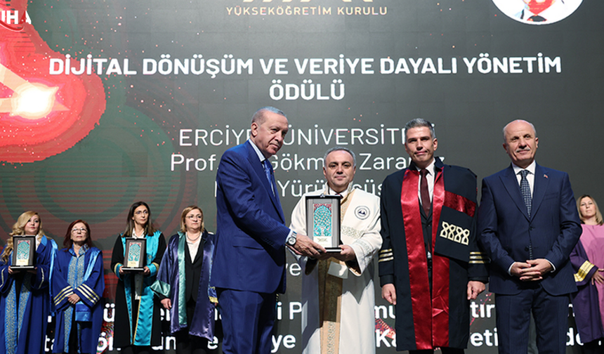Cumhurbaşkanı Erdoğan'a Ay Robotu CHERI Sunuldu