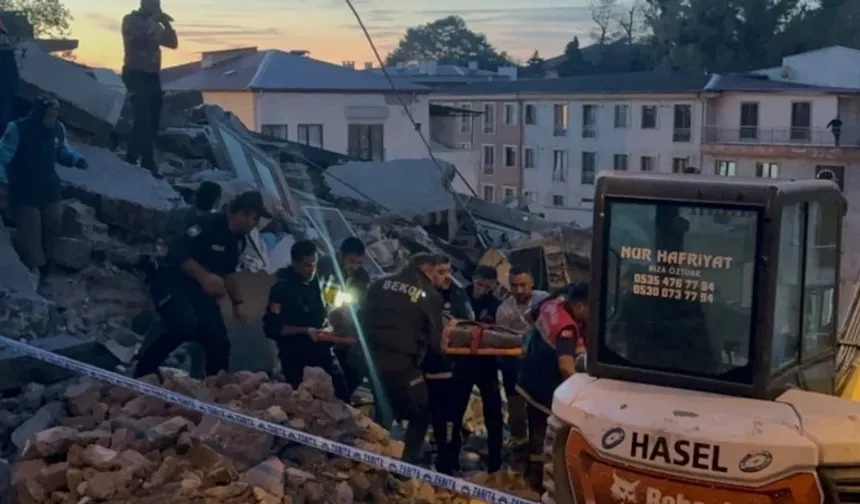 Zonguldak'ta 3 Katlı Bina Çöktü