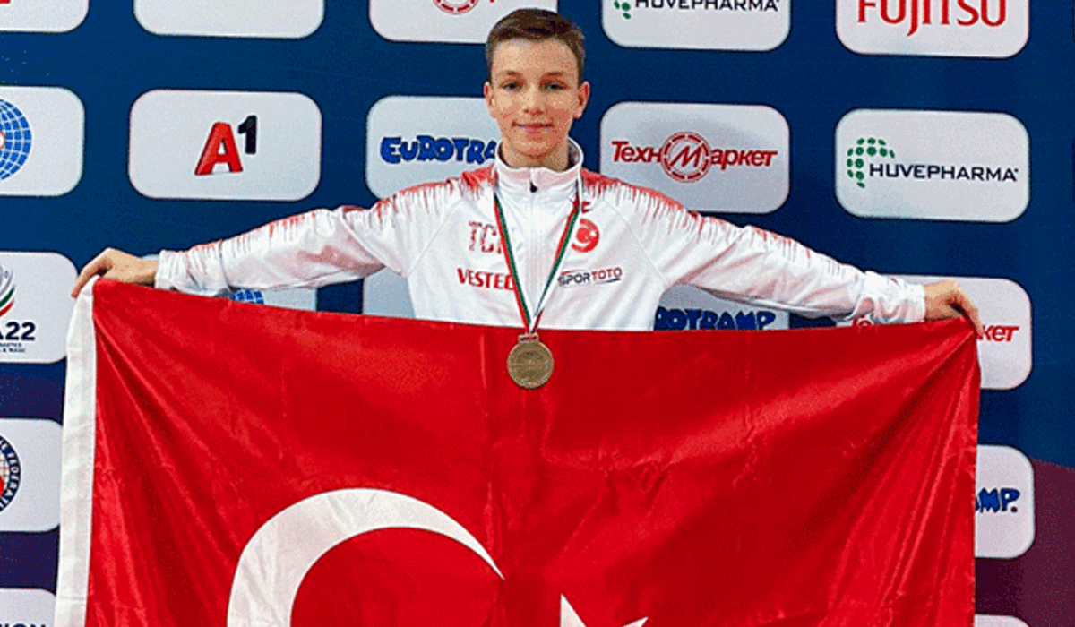 Genç cimnastikci Sinan Cankurt'tan tarihi başarı