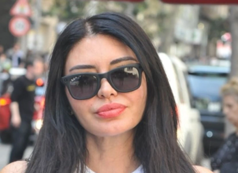 4Ebru Herkesi̇ Gözetli̇yor