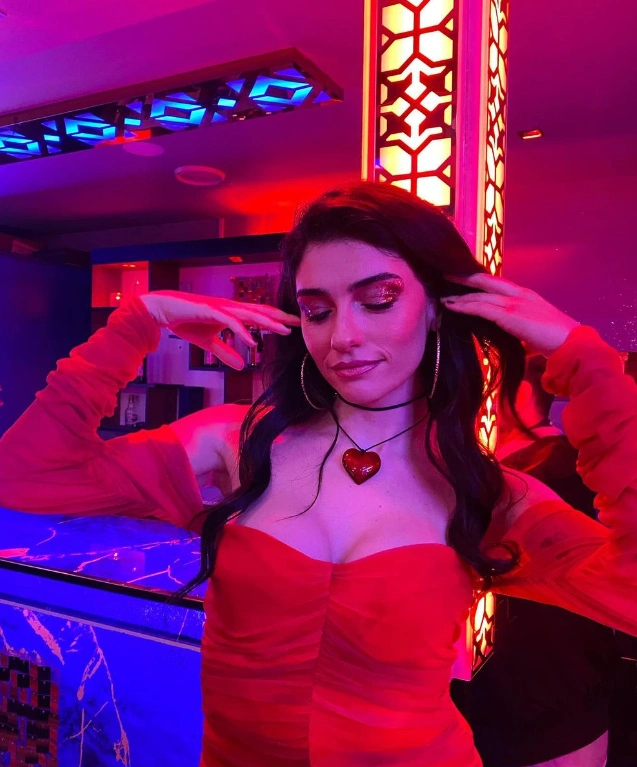 0101Hazar Ergüçlü