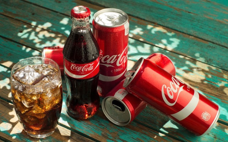 Coca Cola Iki Ürününü Raflardan Kaldırıyor