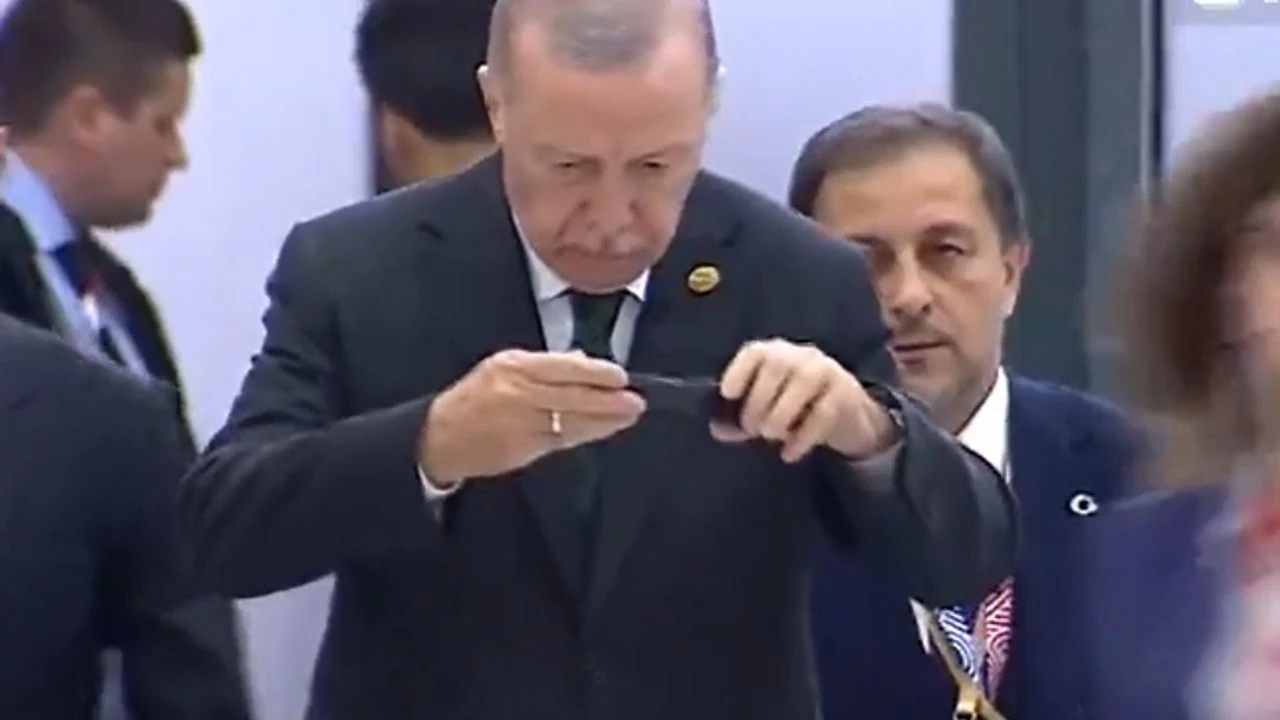 Erdoğan Taradı Saçlarını74