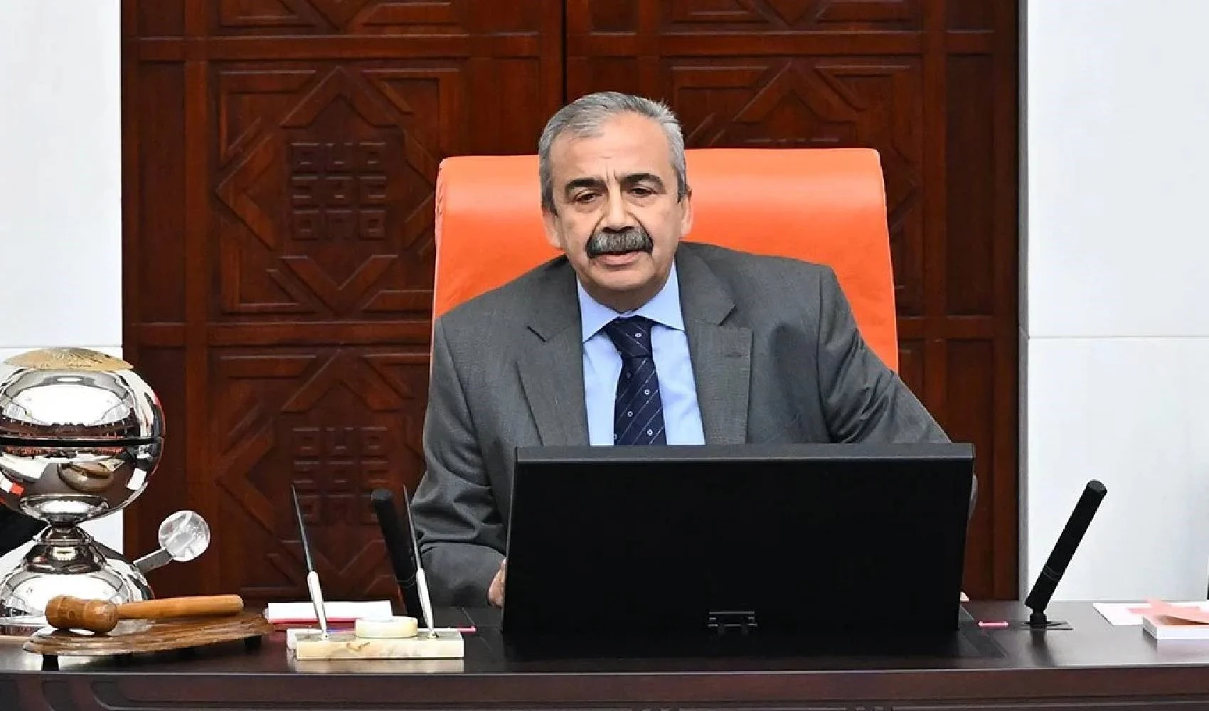 Sırrı Süreyya Önder-2