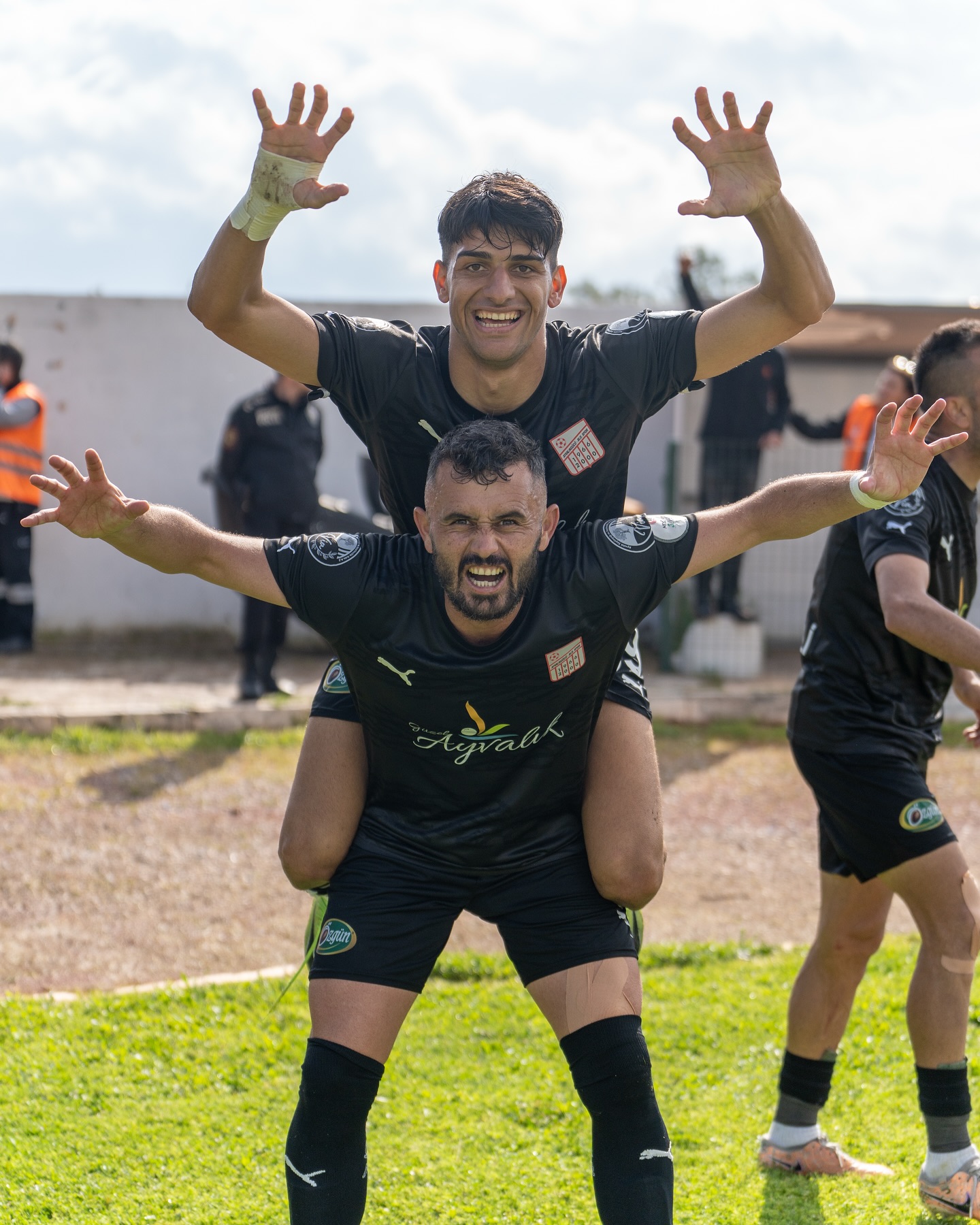 A Y V A L I K G U C U I L E A L I A G A B U Y U K Y A R I S T A 661629 196123