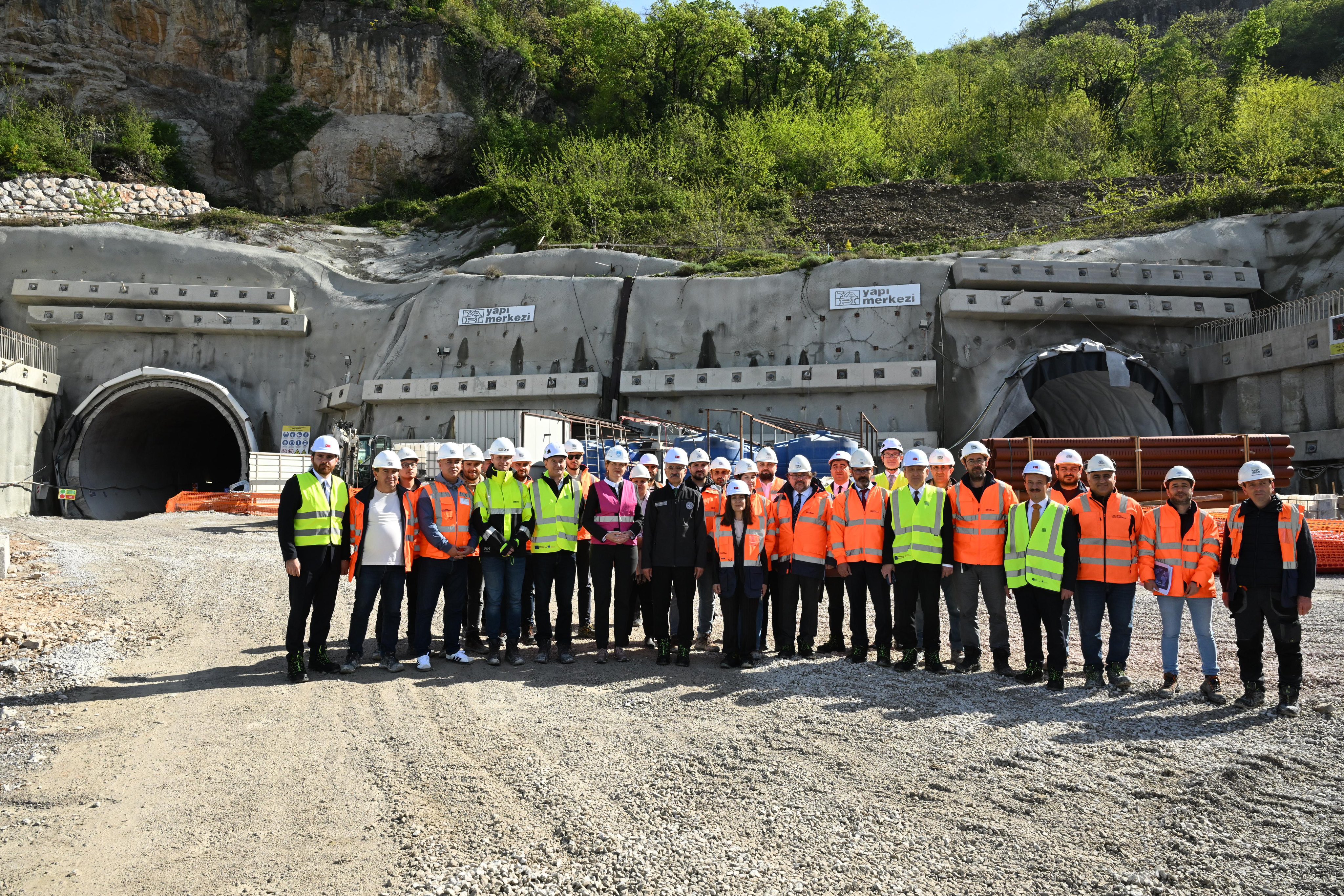 B A K A N U R A L O G L U S L O V E N Y A’ D A 661901 196205