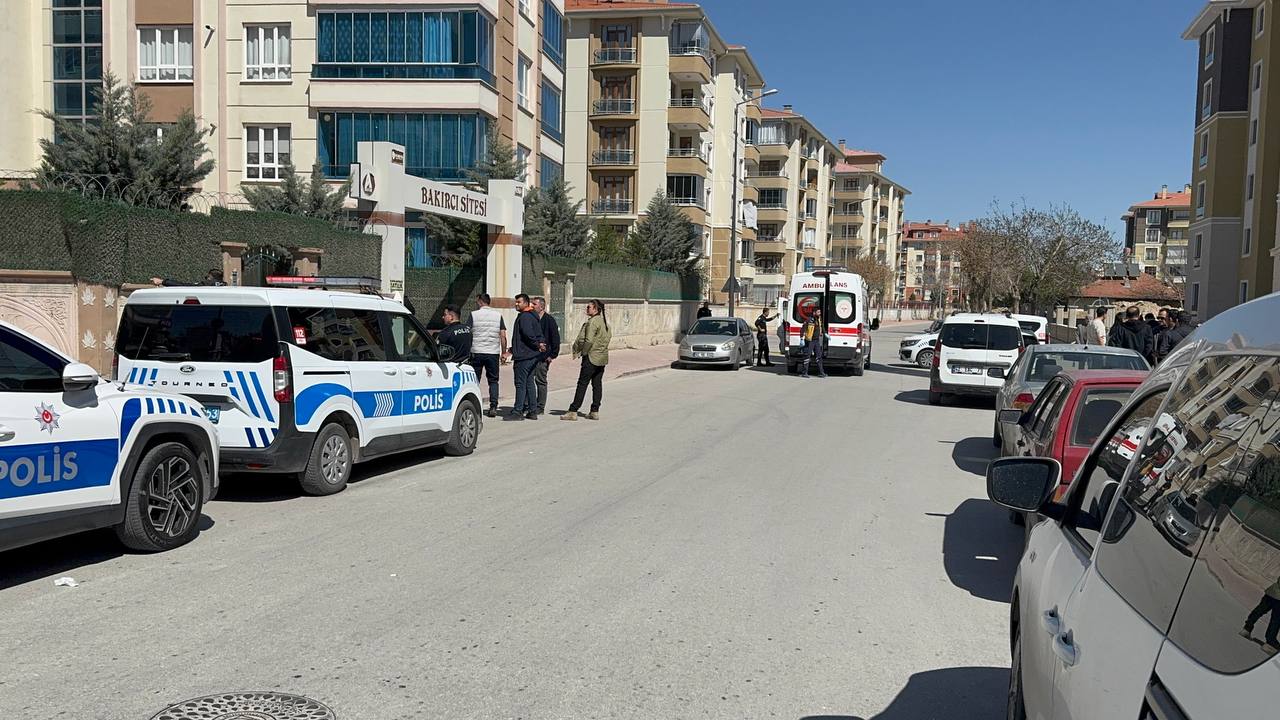 E S I N I B I C A K L A Y I P I N T I H A R A K A L K I S T I 661782 196162