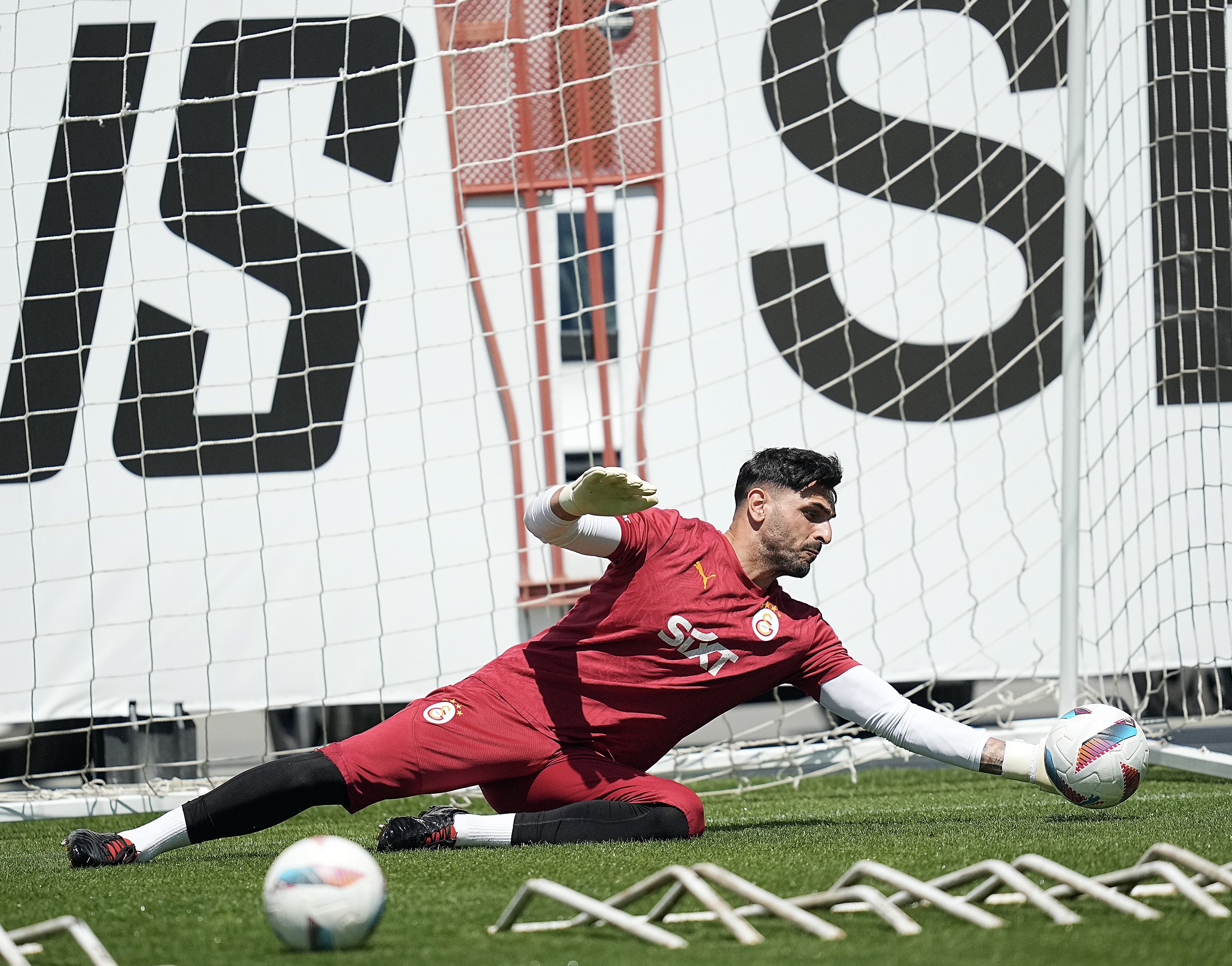 G A L A T A S A R A Y’ D A M O R A T A K A A N A Y H A N V E J E L 671250 198813