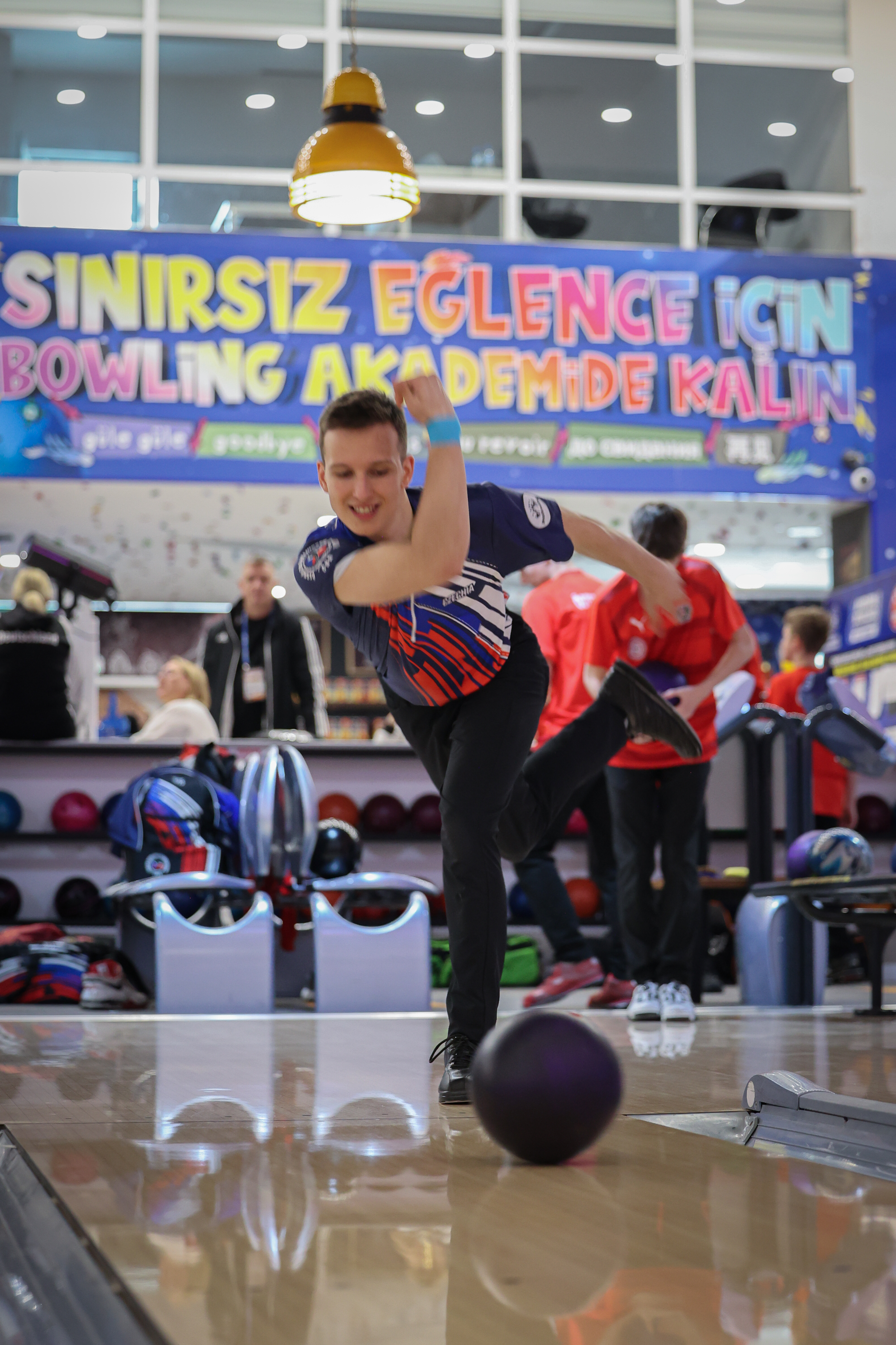 G E N C L E R A V R U P A B O W L I N G S A M P I Y O N A S I’ N D A I 660154 195670