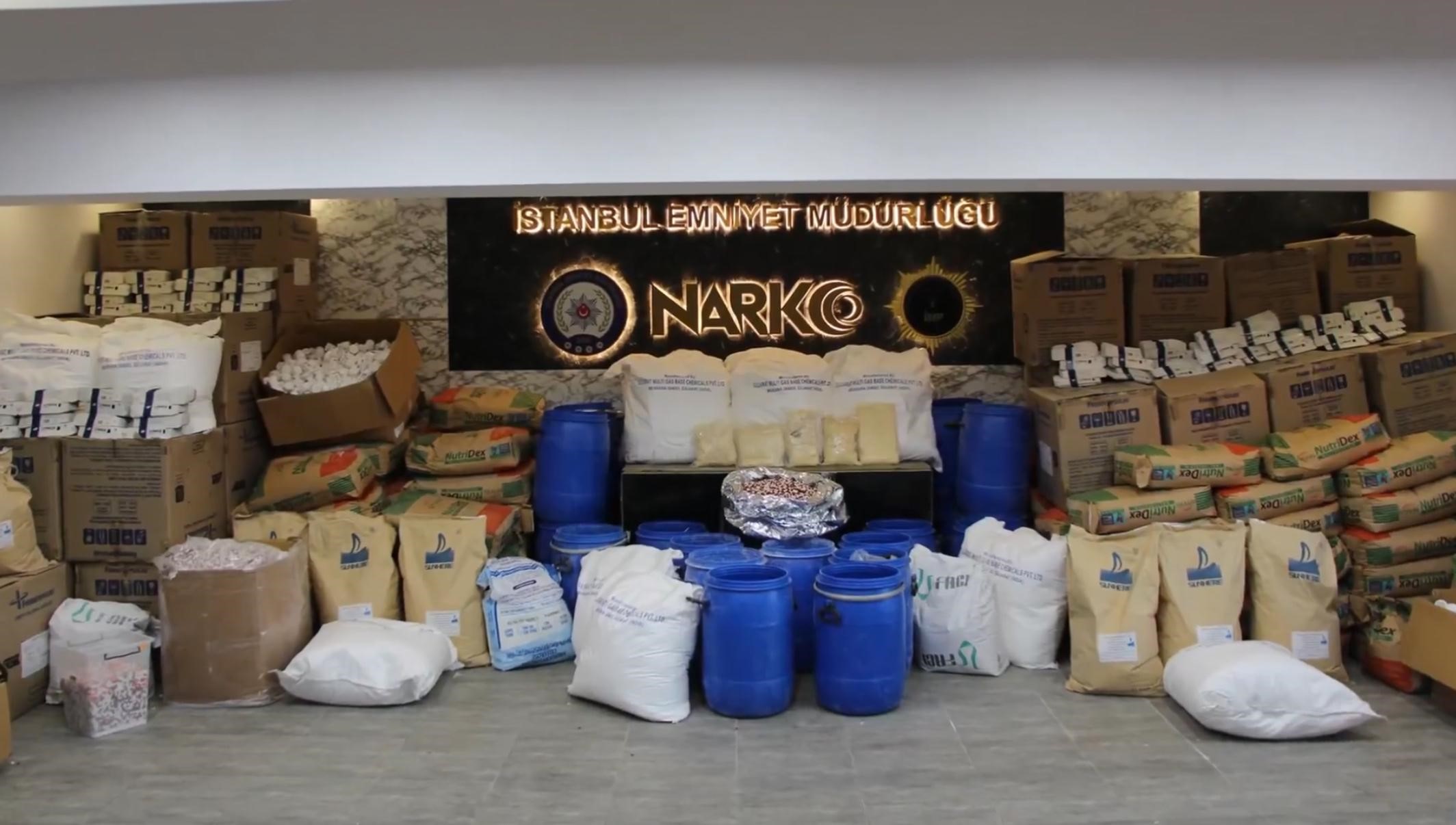 I S T A N B U L I S T A N B U L’ D A U Y U S T U R U C U O P E R A S 649128 192293